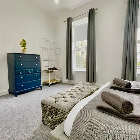 Guestready - Sleek Stylish Leeds Sleep 4 Apartment