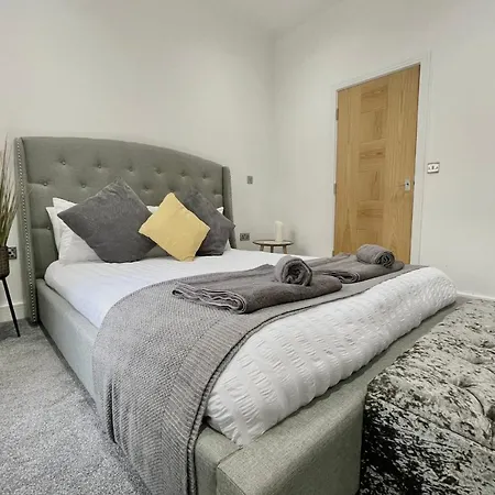 Guestready - Sleek Stylish Leeds Sleep 4 Apartment *